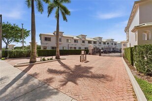 15720 SW 92nd Ave in Palmetto Bay, FL - Building Photo