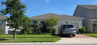 5063 Tibet Ct in St. Cloud, FL - Building Photo