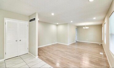 11951 Jerries Ln in Florissant, MO - Foto de edificio - Building Photo