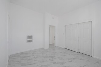 1298 Fitzgerald Ave, Unit A in San Francisco, CA - Foto de edificio - Building Photo