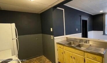 1202 Main St in Dickson City, PA - Foto de edificio - Building Photo