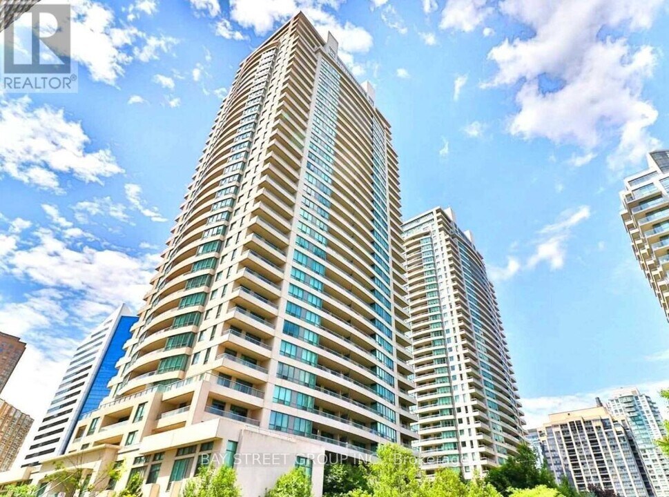 18-1018 Spring Garden Ave in Toronto, ON - Building Photo