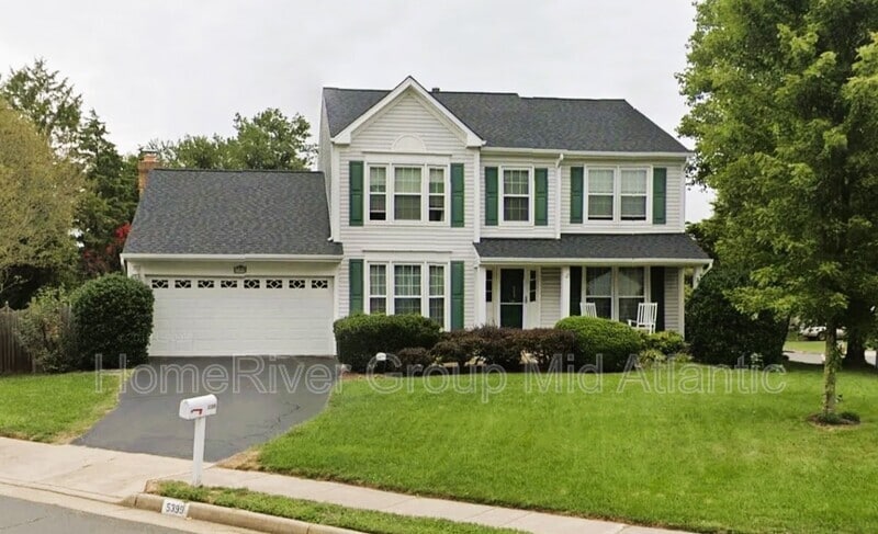 5399 Sequoia Farms Dr in Centreville, VA - Building Photo
