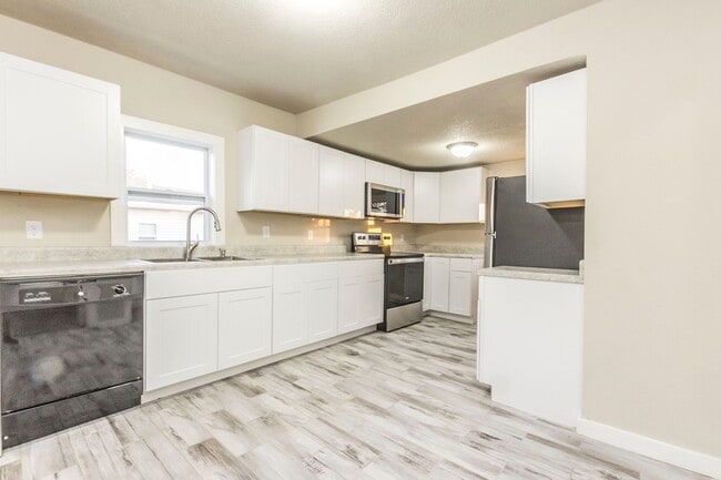 property at 3021 Mahaska Ave