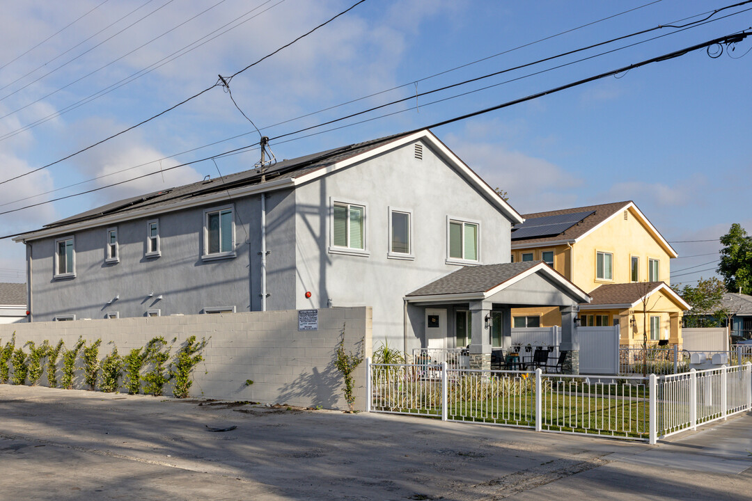 1109-1111 Mulberry in Compton, CA - Building Photo