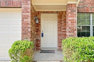 17627 S Summit Canyon Dr in Houston, TX - Building Photo - Building Photo
