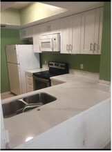 701 SW 148th Ave in Davie, FL - Foto de edificio - Building Photo