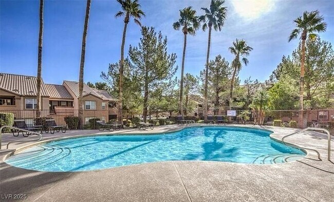 1150 N Buffalo Dr in Las Vegas, NV - Building Photo - Building Photo