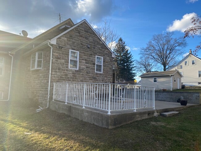 95 Sycamore Ave in Livingston, NJ - Building Photo - Building Photo