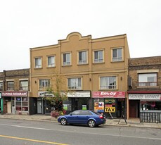 2106-2112 Danforth Ave in Toronto, ON - Building Photo