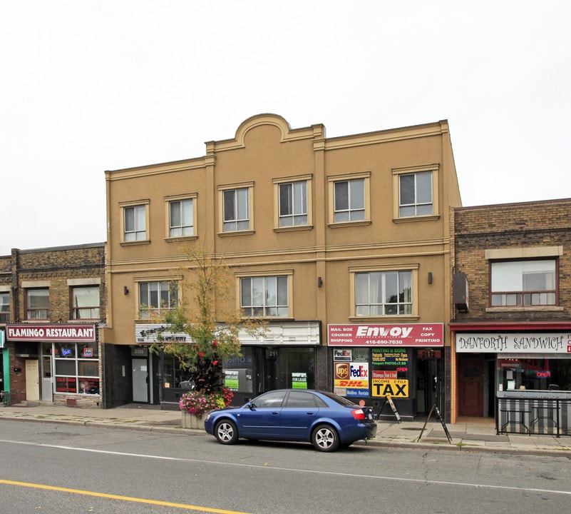 2106-2112 Danforth Ave in Toronto, ON - Building Photo