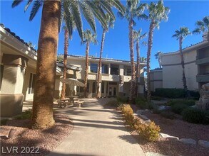 7131 S Durango Dr in Las Vegas, NV - Building Photo - Building Photo