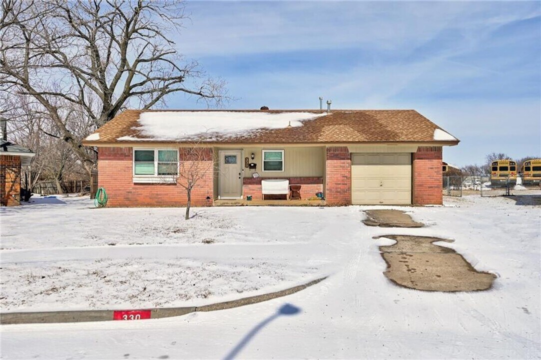 330 Overton Dr in Norman, OK - Building Photo