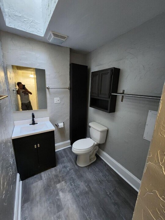 1014 W 27th St, Unit 02 in Minneapolis, MN - Building Photo