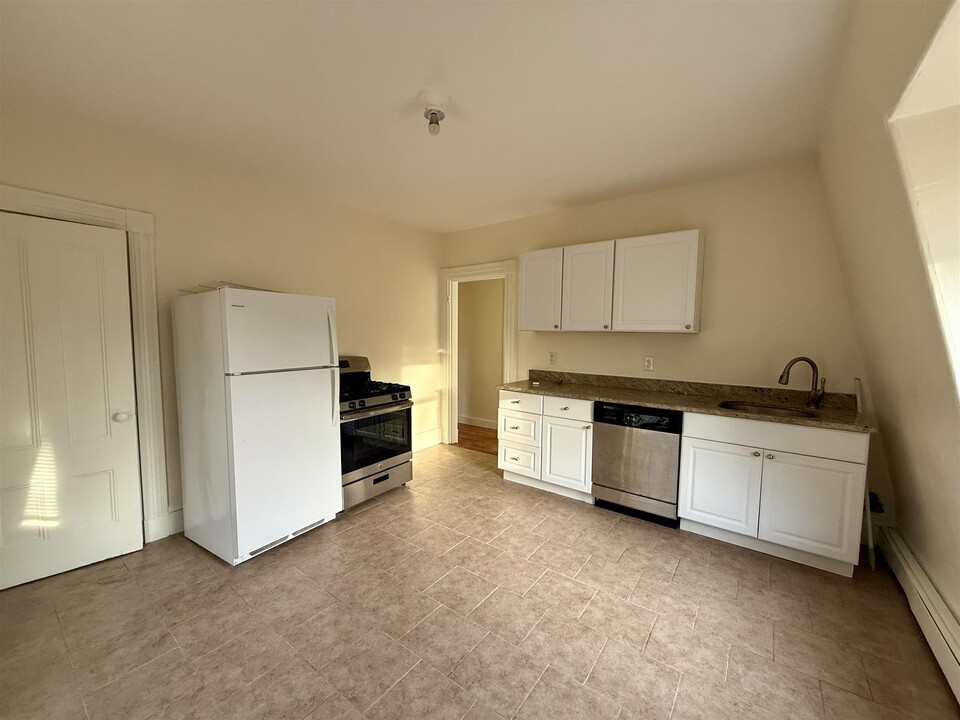 17 Tufts St, Unit 3 in Cambridge, MA - Building Photo