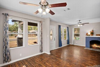 1530 SW 19th St in San Antonio, TX - Building Photo - Building Photo
