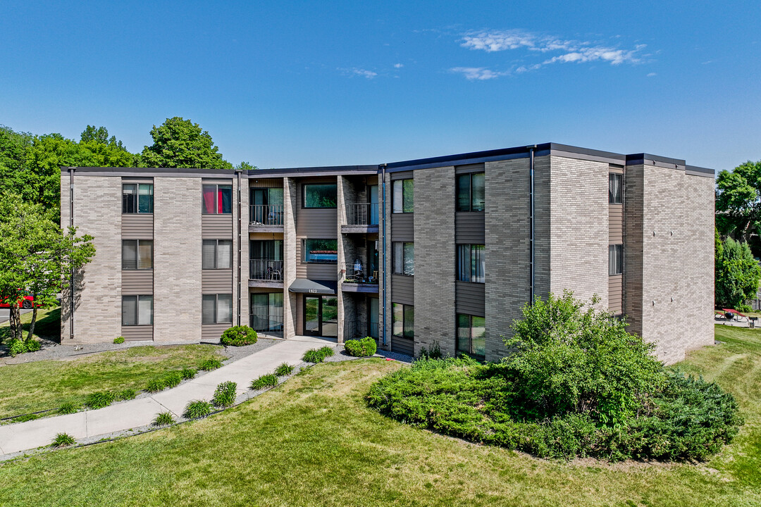 Oakwood Court Apartments in St. Cloud, MN - Foto de edificio