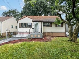 216 Julius St in Iselin, NJ - Building Photo