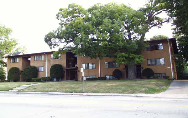 724-728 Grand Ave in Waukegan, IL - Building Photo