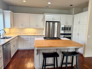 512 Larkfield Pl in Paso Robles, CA - Building Photo - Building Photo