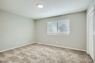 Tree Hill Apartments & Townhomes in Jacksonville, FL - Foto de edificio - Building Photo