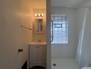 130 New Jersey Ave in Clairton, PA - Foto de edificio - Building Photo