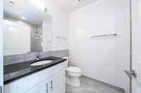 917 W Irving Park Rd, Unit 406 in Chicago, IL - Building Photo - Building Photo