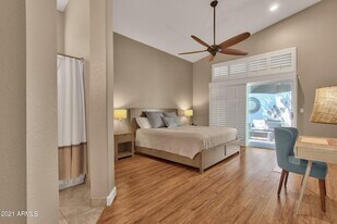 1138 E Amberwood Dr, Unit 1027 in Phoenix, AZ - Building Photo