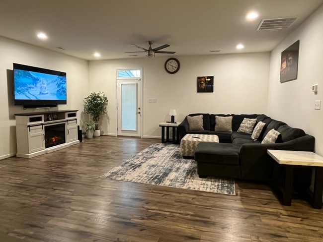 4002 Carrie Ml Xing in Glen Allen, VA - Foto de edificio - Building Photo