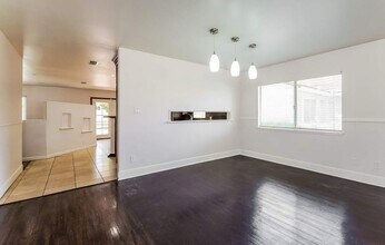 1752 Willowbrook Ln in Simi Valley, CA - Building Photo - Building Photo