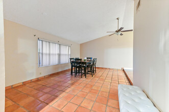 9471 Burlington Pl in Boca Raton, FL - Building Photo - Building Photo