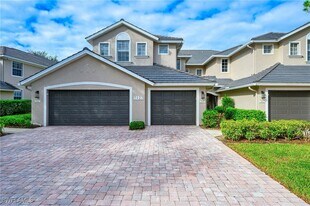 7127 Blue Juniper Ct in Naples, FL - Building Photo