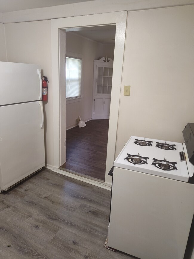 303 Barr Elms Ave, Unit #2