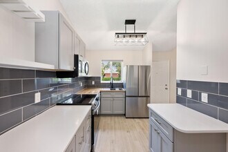 5214 Stacy St in West Palm Beach, FL - Building Photo - Building Photo