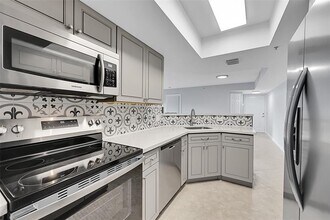 5005 Wiles Rd in Coral Springs, FL - Building Photo - Building Photo