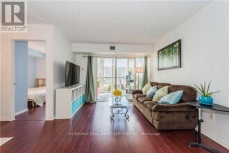 285-285 Enfield Pl in Mississauga, ON - Building Photo - Building Photo