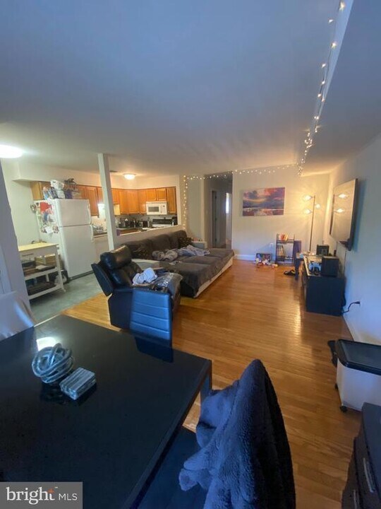 5954 Henry Ave in Philadelphia, PA - Building Photo