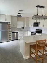 317 SW 21st St, Unit BACK HOUSE in Fort Lauderdale, FL - Foto de edificio - Building Photo