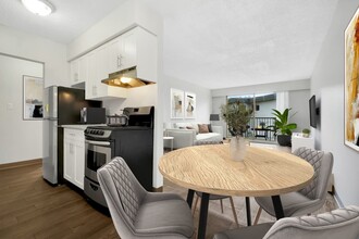 Hyland Manor Apartments in Coquitlam, BC - Building Photo - Building Photo