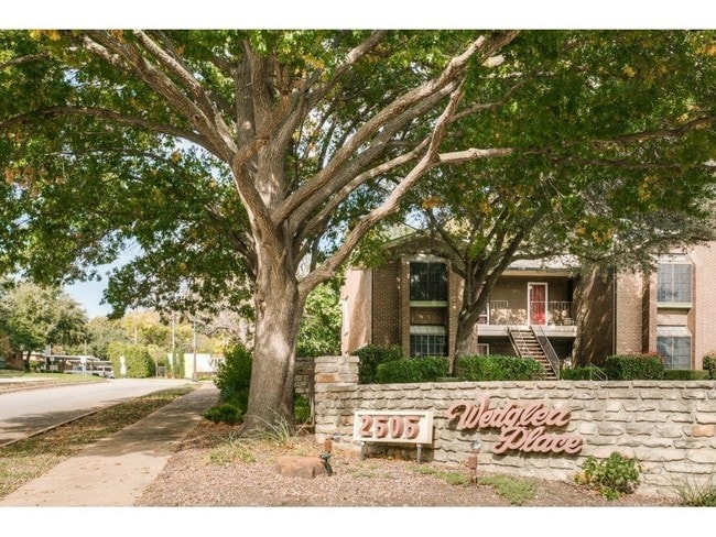 property at 2505 Wedglea Dr