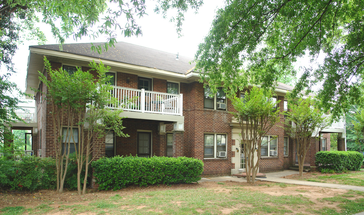 Sutton Apartments in Charlotte, NC - Building Photo