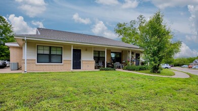 Residences on Stillhouse Road in Paris, TX - Building Photo - Building Photo