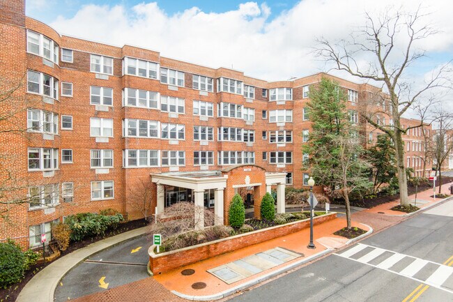 2500 Q St NW