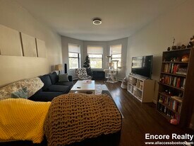 15 Stearns Rd, Unit 3 in Brookline, MA - Building Photo