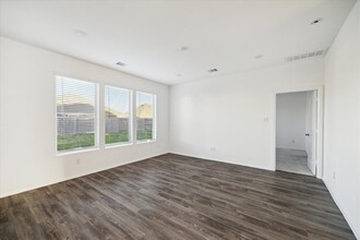 9810 Dover Colony Ct in Baytown, TX - Foto de edificio - Building Photo