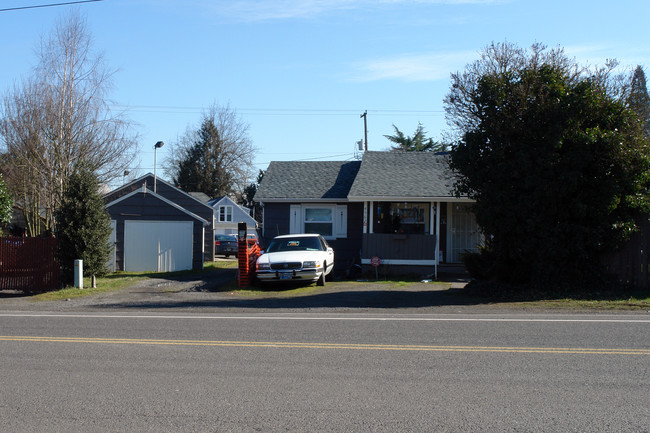 4562 NE Cully Blvd in Portland, OR - Building Photo - Building Photo