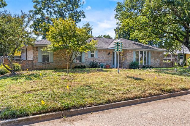 2425 Nottingham Pl in Grand Prairie, TX - Building Photo - Building Photo