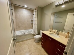 150 W Superior St, Unit 905 in Chicago, IL - Building Photo - Building Photo