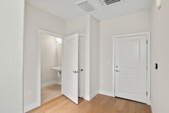587 Redberry Wy in San Jose, CA - Building Photo - Building Photo