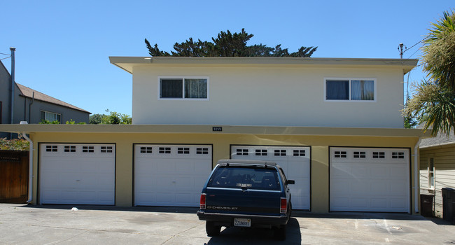 3259 Nicol Ave in Oakland, CA - Building Photo - Building Photo